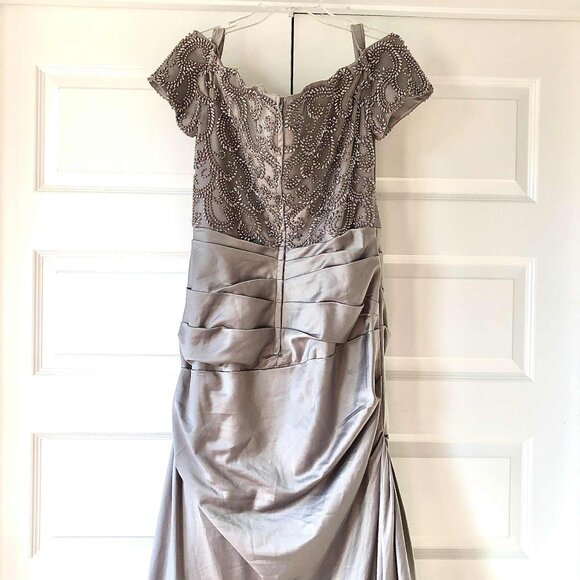 LA FEMME Silver Satin Jewel Embellished Gown Off-shoulders Train 12 MSRP $500 - Picture 6 of 8